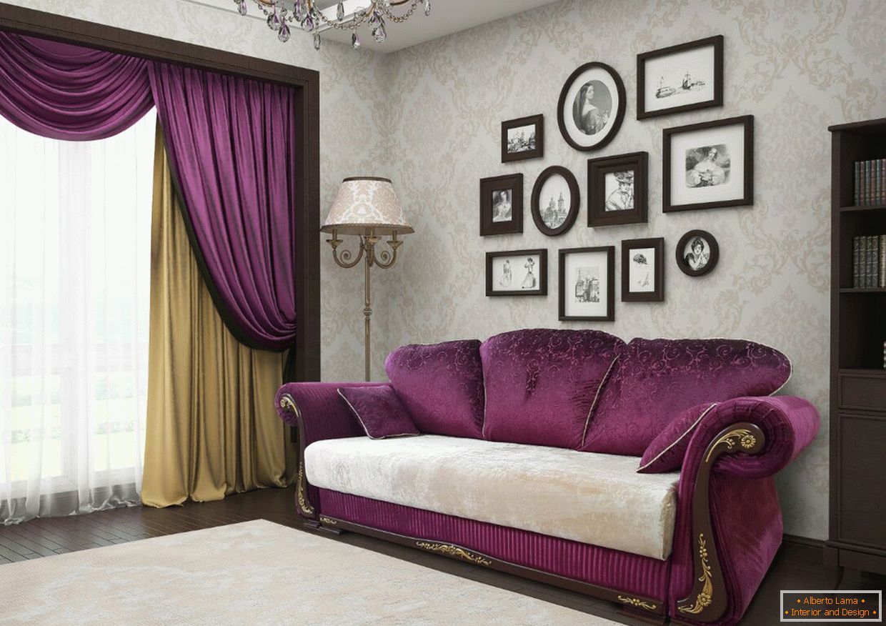 Sofá púrpura y cortinas en el interior
