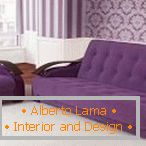 Sofá y sillón púrpuras bajos