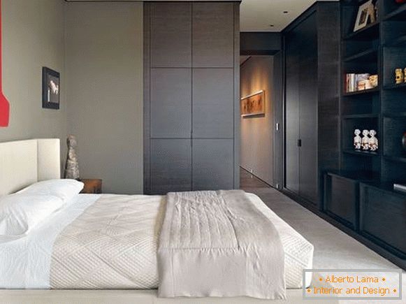 Elegante diseño de dormitorio con armario con muebles incorporados
