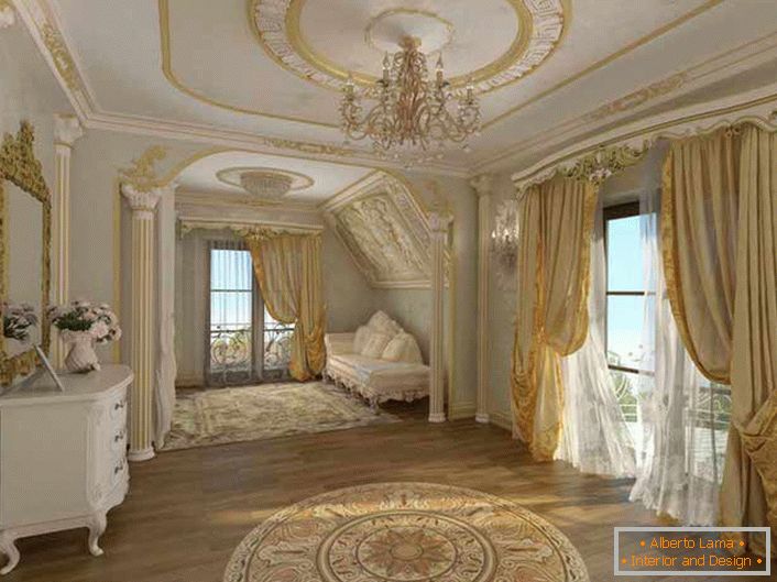 Una sala barroca en una casa de campo en el sur de Suiza está decorada con estuco de poliuretano. 
