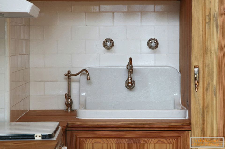 Lavabo en el diseño interior de la cocina