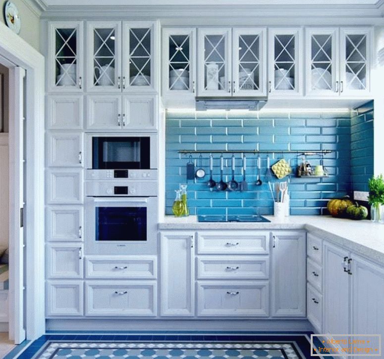 Cocina con paredes y piso azul