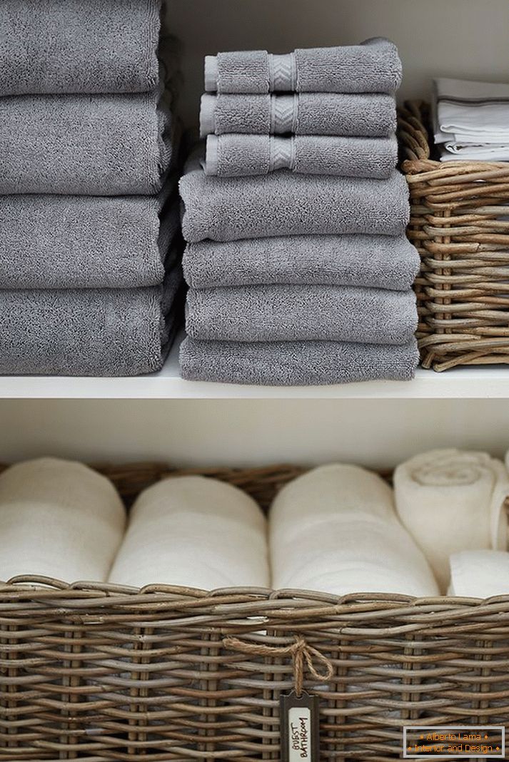 Estantes y cestas para toallas
