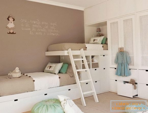 el interior de una habitación infantil para niñas de todas las edades