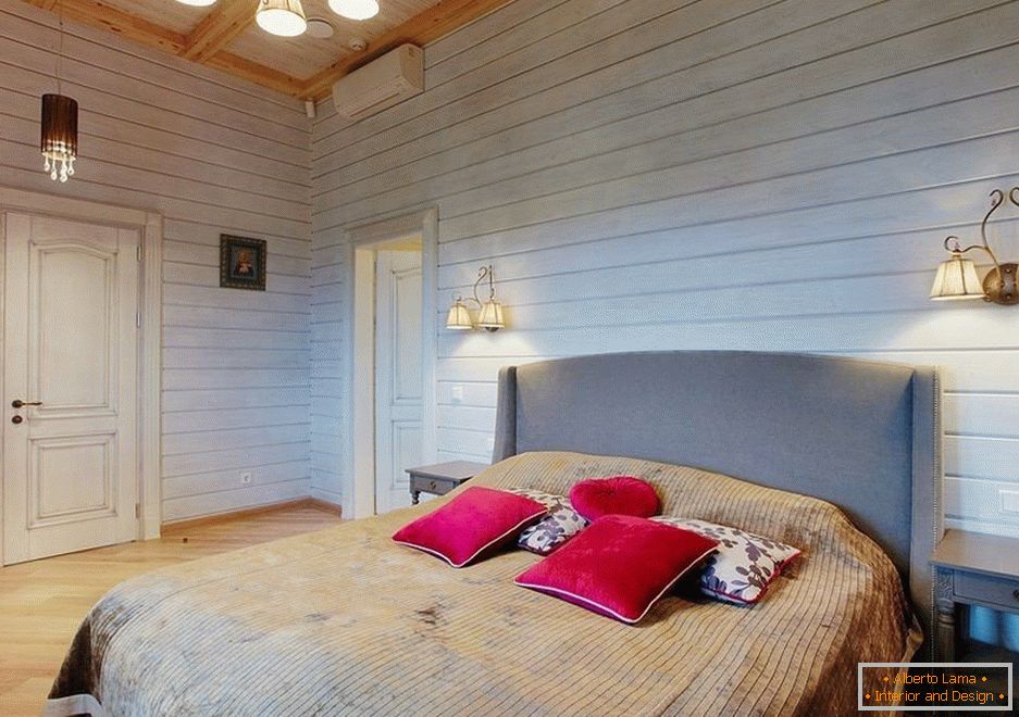 Dormitorio en una casa hecha de madera