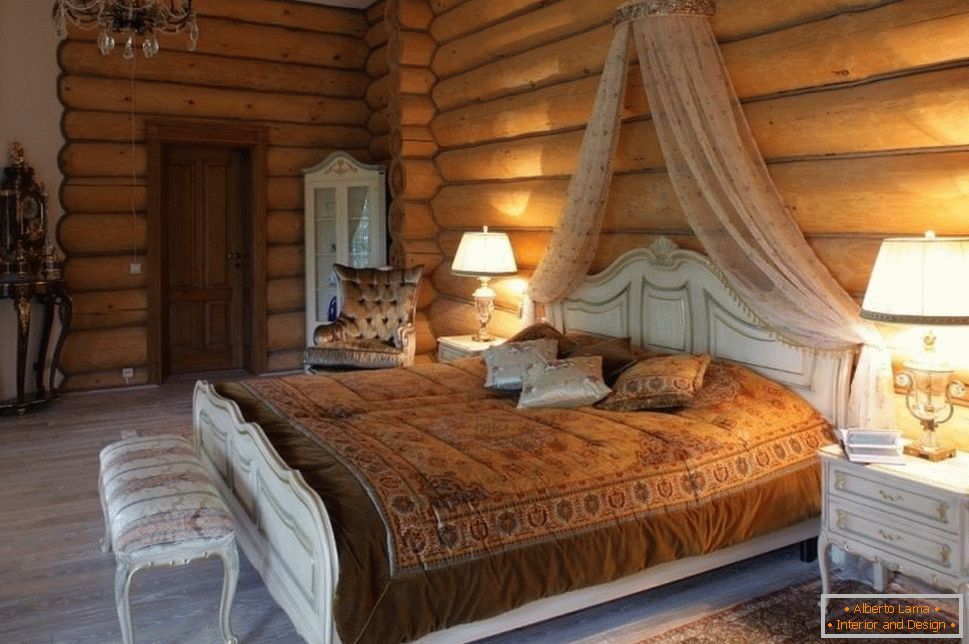 Dormitorio en una casa de madera