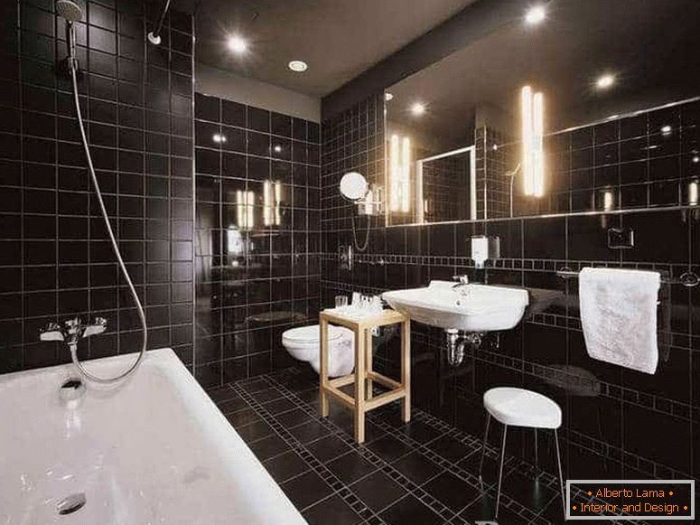 Bañeraя комната в черной плитке совмещенная с туалетом