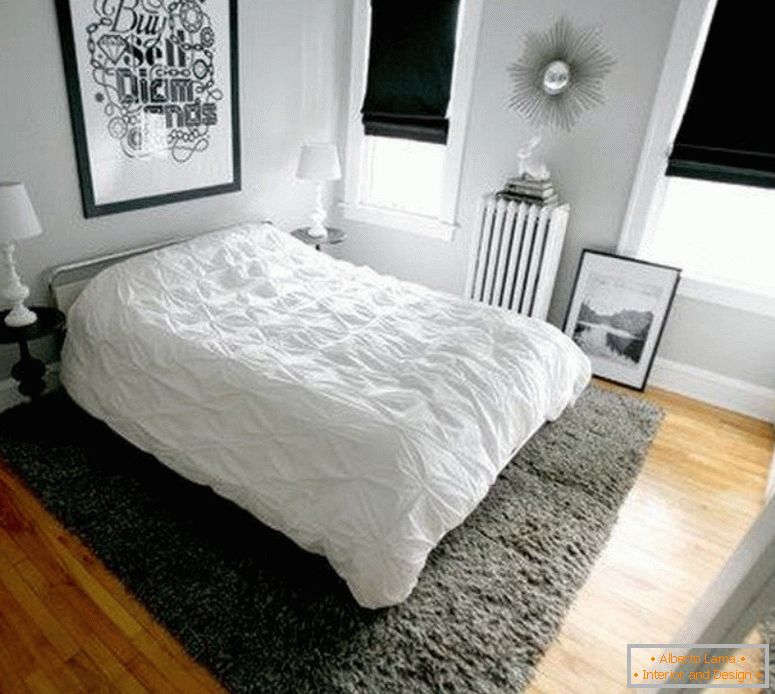 La combinación de alfombra gris y paredes blancas