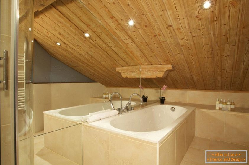 Interior de un baño en una casa de campo