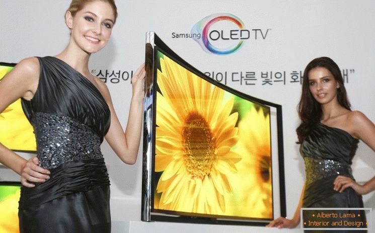 Samsung presentó un televisor OLED curvo