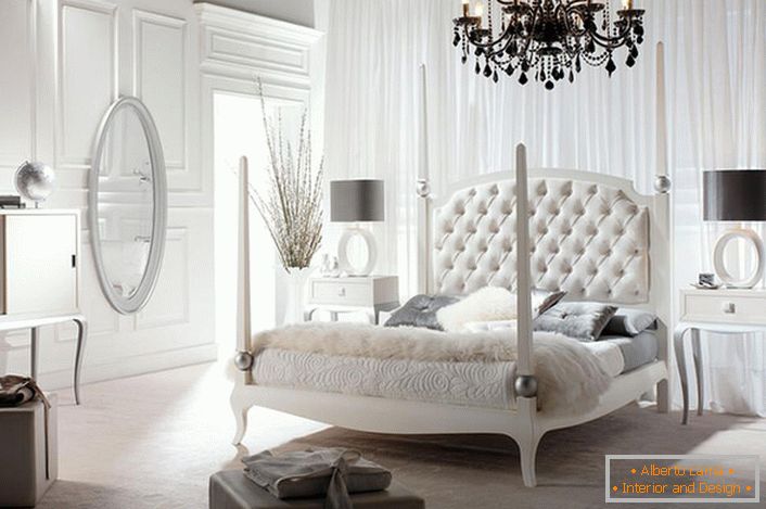 Habitación lujosa y elegante en estilo Art Nouveau con iluminación correctamente seleccionada. La iluminación artificial insuficiente crea un crepúsculo romántico en la habitación.