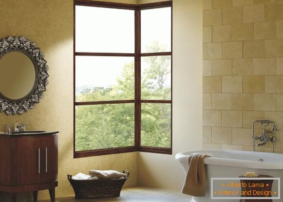 Mejor diseño de ventana: foto de una ventana de esquina en el baño