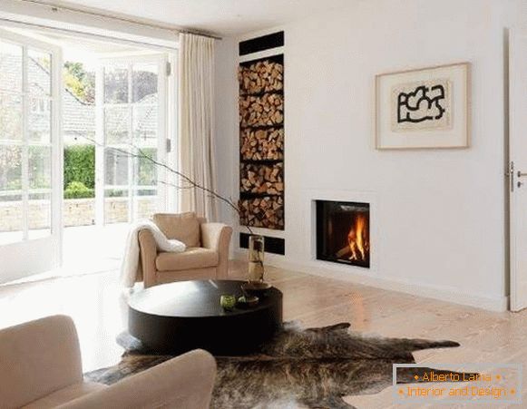 Diseño de una casa privada en el estilo del minimalismo - interior de la sala de estar en la foto