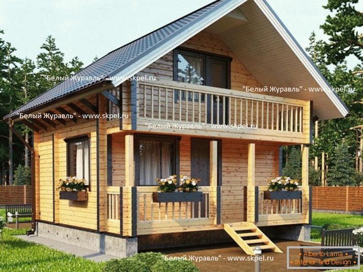 La casa está hecha de madera laminada con una terraza y un gran balcón. El proyecto KB-1.