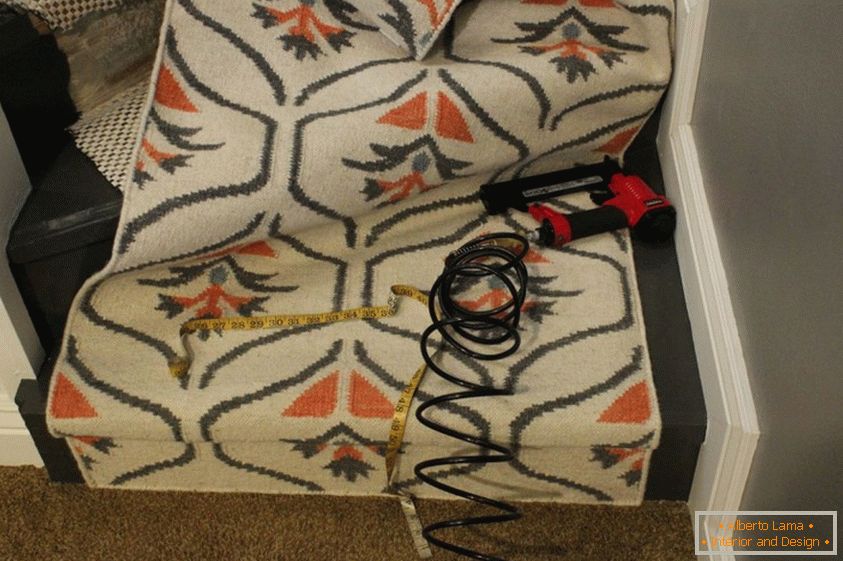 Coloque la alfombra en los pasos en forma de cuña