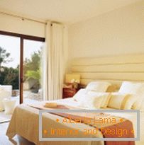 Comodidad y privacidad en la lujosa residencia de Blanco de Ibiza