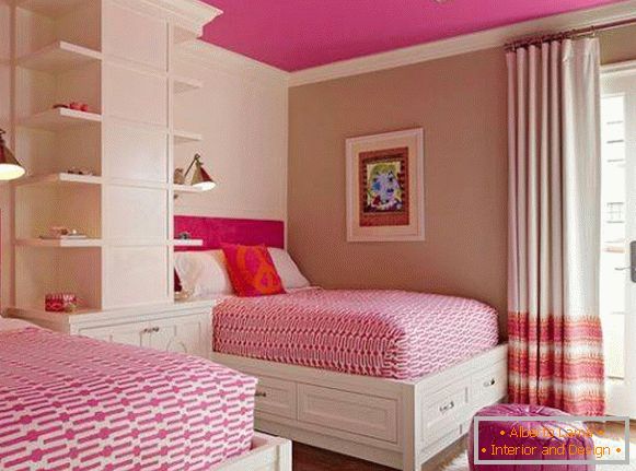 Diseño de dormitorio rosa para dos chicas