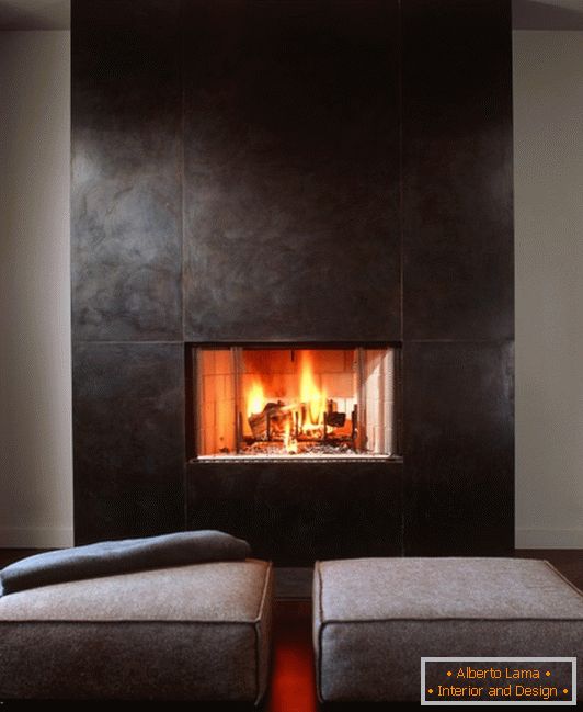 Interior minimalista con chimenea