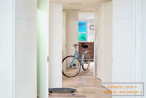 Bicicleta en un apartamento pequeño