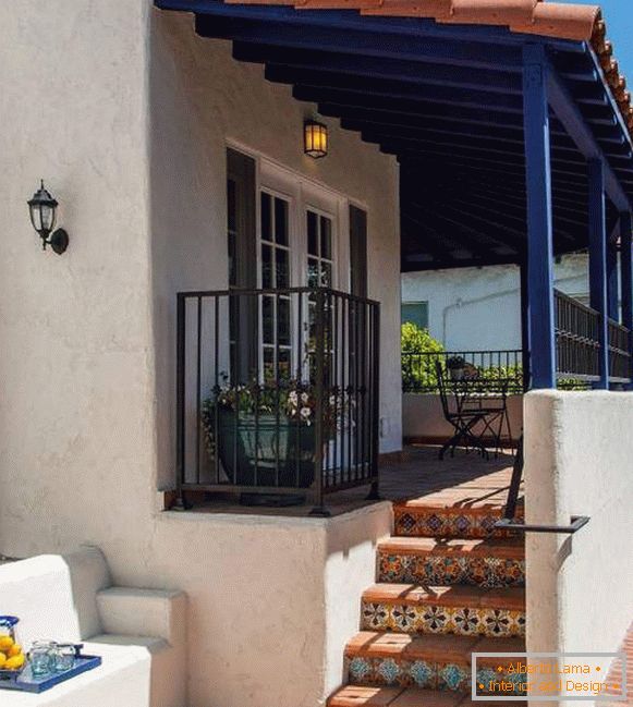 Diseño mediterráneo del porche de una casa privada - foto