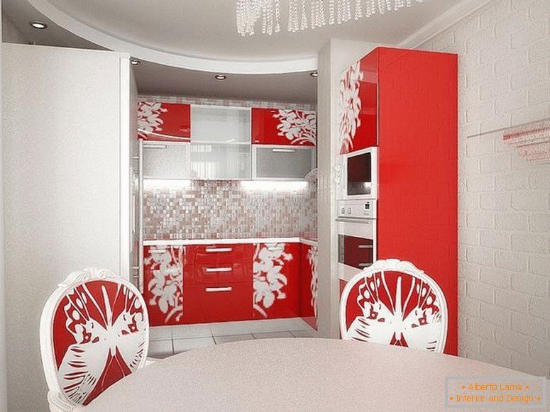 La combinación de muebles interiores y rojos claros