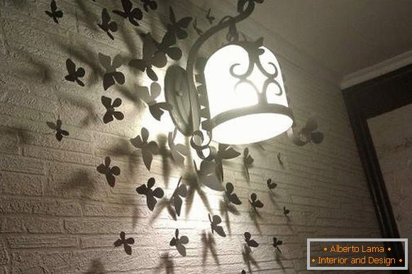 Ideas interesantes para una casa con sus propias manos: una foto de una lámpara hecha a sí misma en la pared