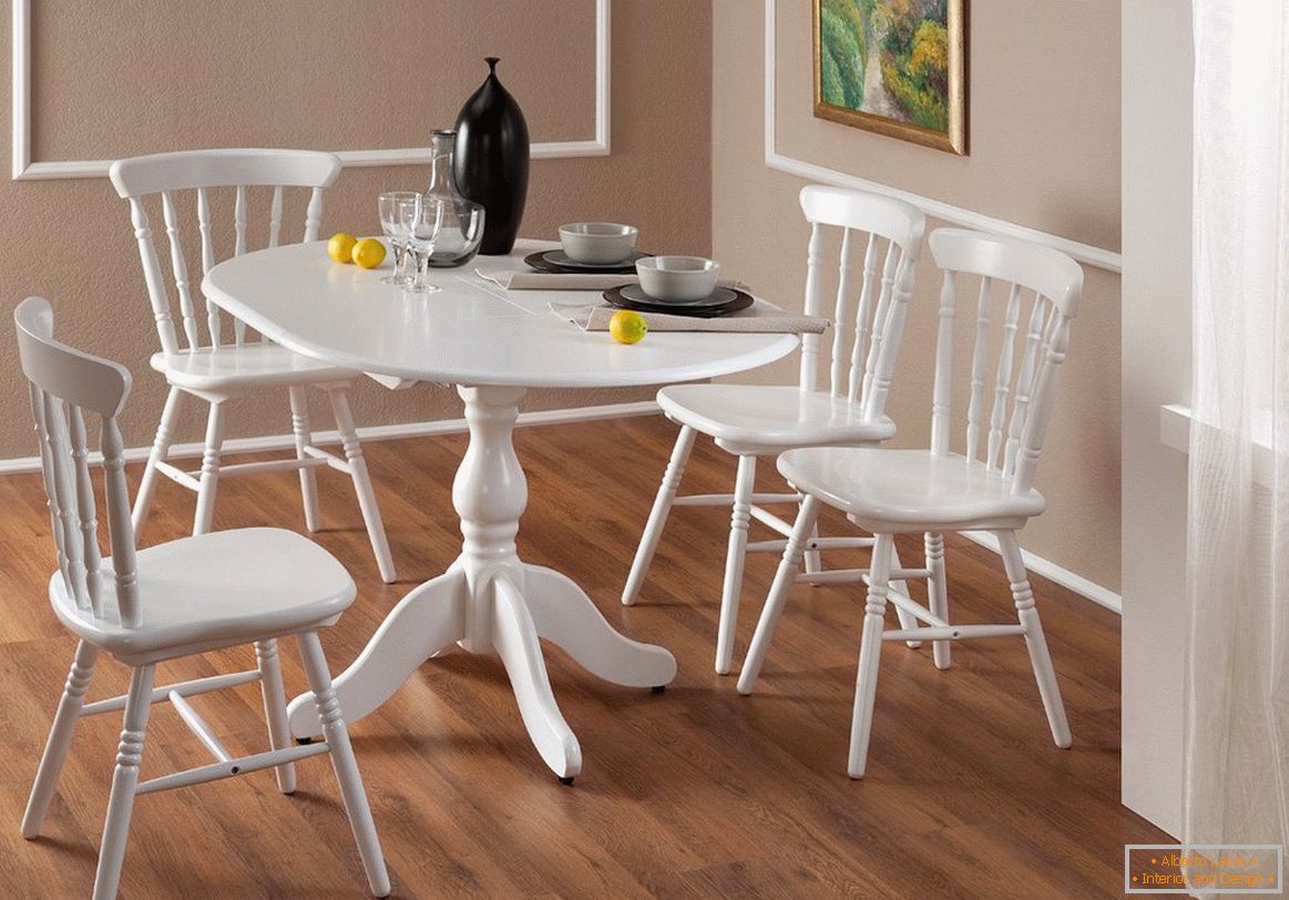 Muebles blancos en el comedor