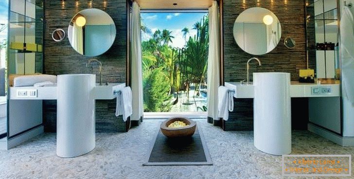 Diseño de baño en The Brando Hotel
