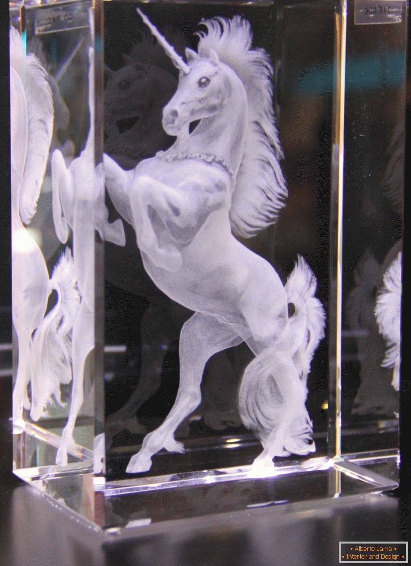 Grabado láser 3D de un caballo en vidrio