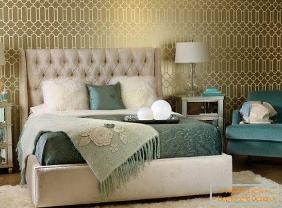Papel pintado de oro para el dormitorio con un efecto metálico