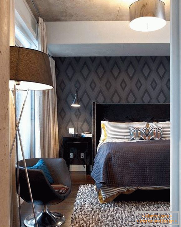 Papel pintado negro para el dormitorio con un patrón