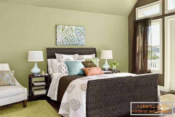 Diseña un dormitorio con un estilo tropical - papel pintado verde