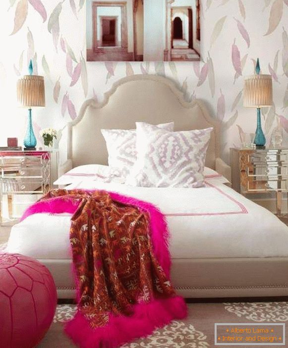 Papel pintado delicado para el dormitorio - foto en diseño de interiores 2015
