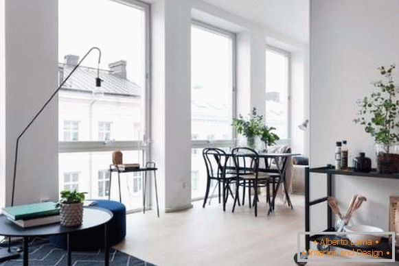 Diseño de un pequeño estudio de 30 m2: una foto de una sala de estar y un comedor