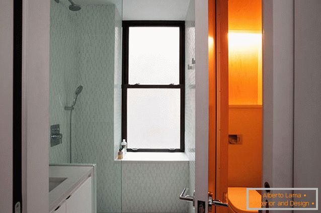 Un baño de un transformador de apartamentos multifuncional en Nueva York