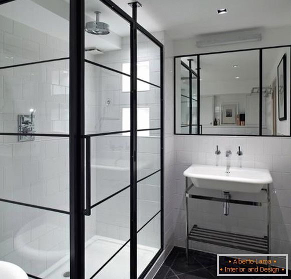 Interior de baño blanco y negro con una cabina de ducha