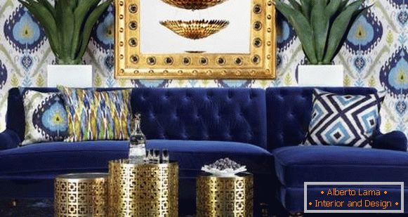 Papel pintado de moda azul con una imagen - foto en el interior de la sala de estar