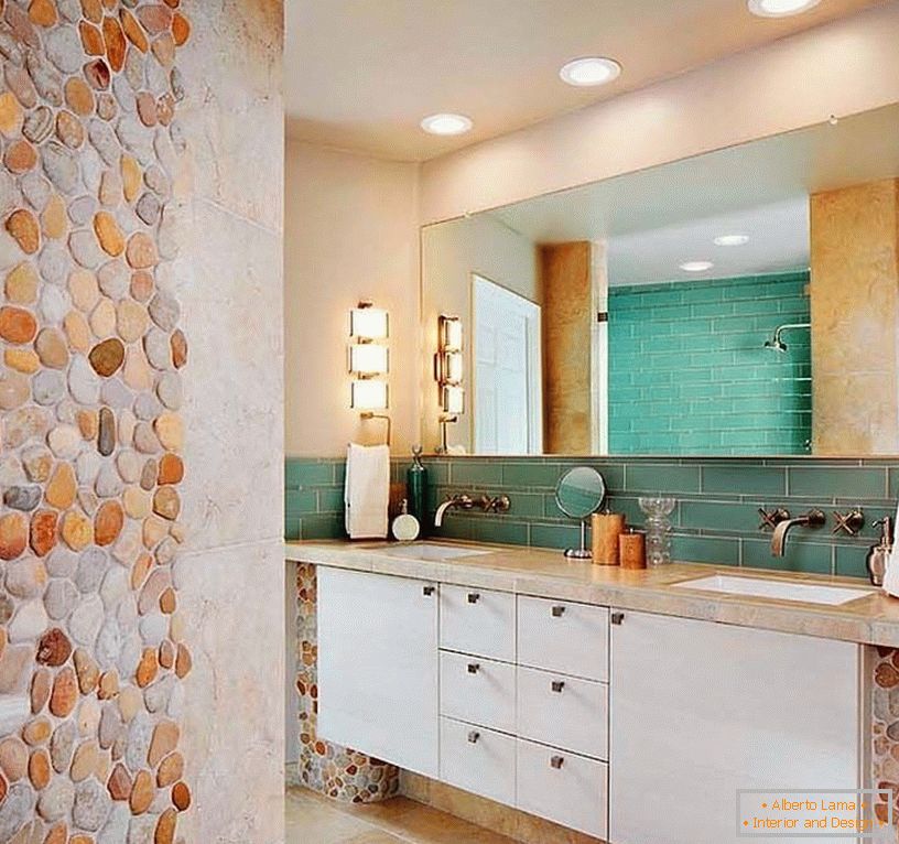Mosaico de una piedra en el interior de un baño