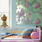 Dormitorio de menta combinado con colores brillantes y delicados