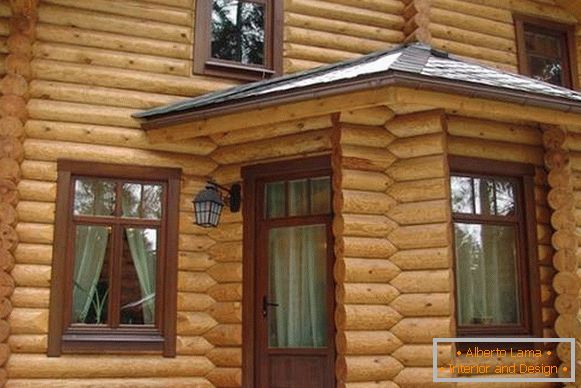 Platbands en ventanas en una foto de la casa de madera, foto 2