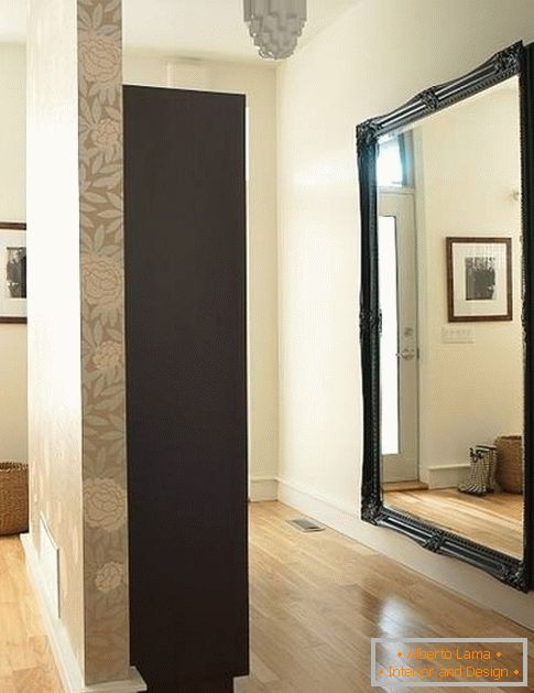 Espejo de pared en el pasillo - 30 ideas para un interior