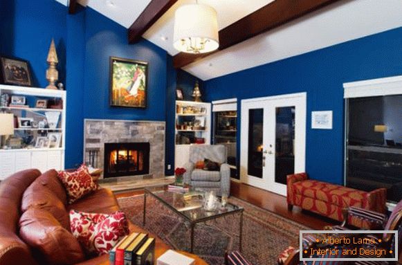 Contraste de colores en el diseño de la sala de estar