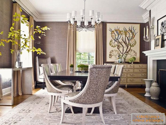 Sala de estar en estilo neoclásico. El interior combina elegantemente simplicidad, modestia y elegancia.