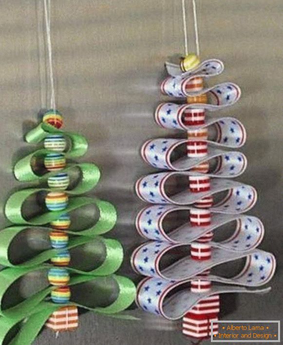 Interesantes juguetes de Año Nuevo con sus manos en el árbol de Navidad, foto 16
