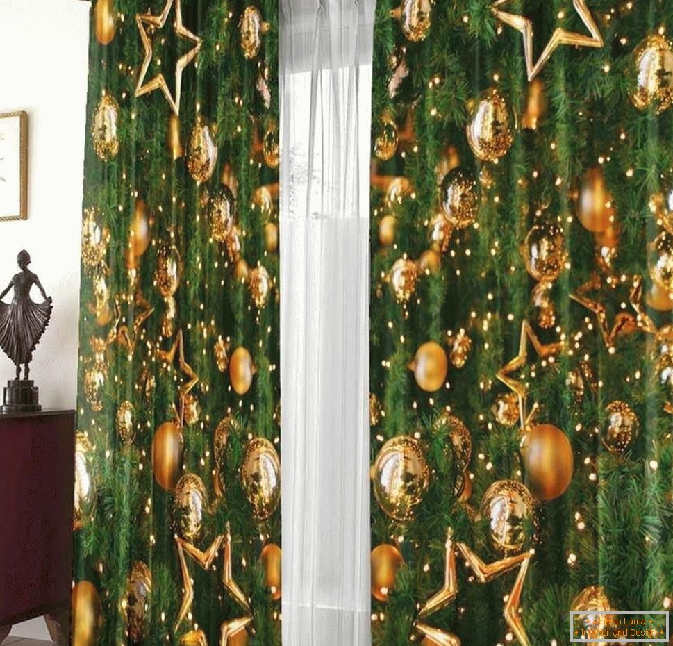 Juguetes de Navidad en las cortinas