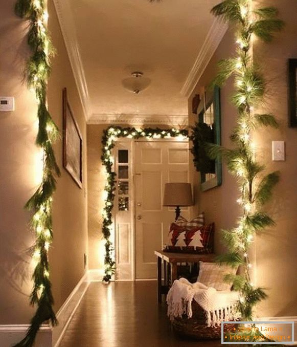 Garland LED blanco: la idea de decorar una casa para el Año Nuevo