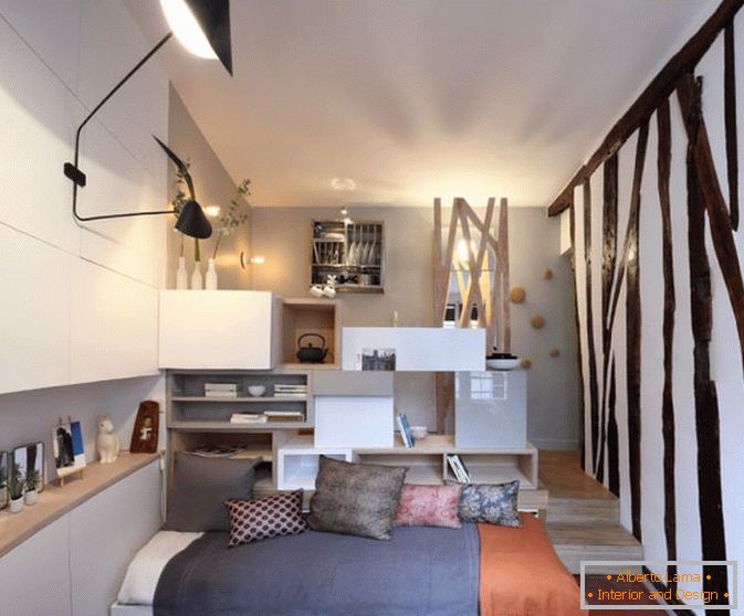 Interior de un pequeño y elegante apartamento estudio