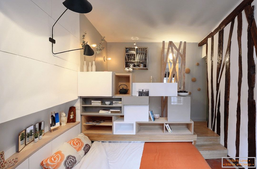 Interior de un pequeño y elegante apartamento estudio
