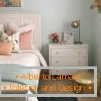 Elementos de decoración en el dormitorio para la niña