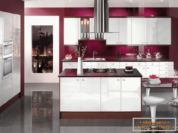 Lujosa cocina de una casa privada en colores blanco y rojo